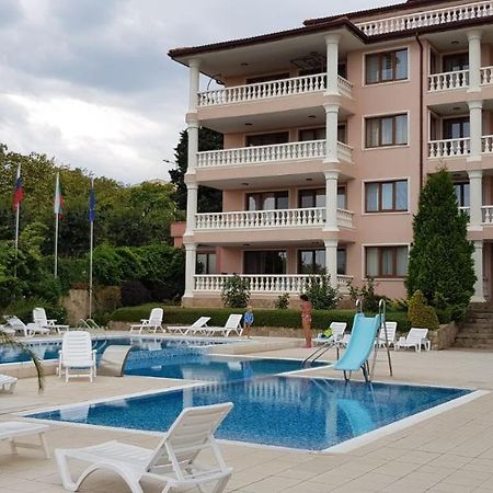 Byala Palace Apartments Экстерьер фото