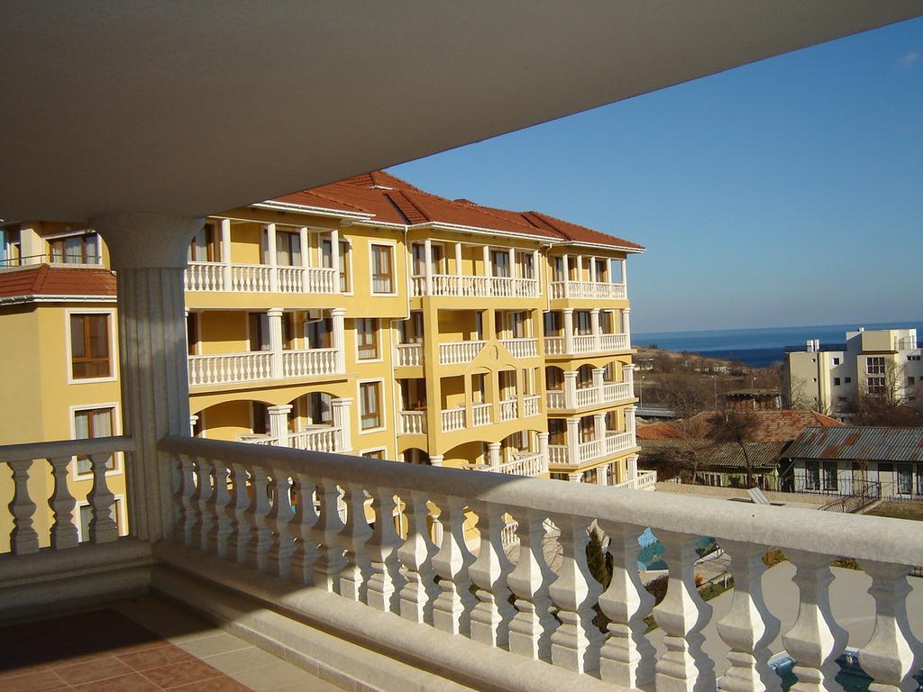 Byala Palace Apartments Экстерьер фото