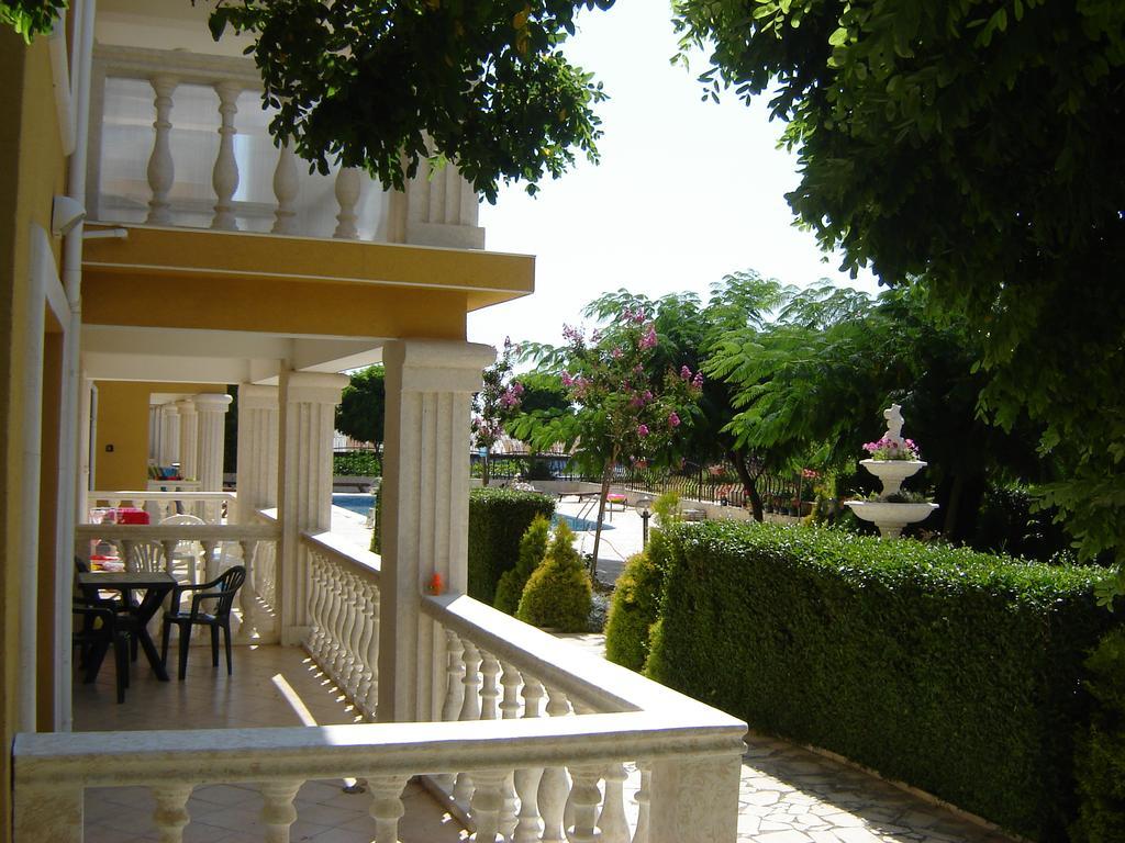 Byala Palace Apartments Экстерьер фото