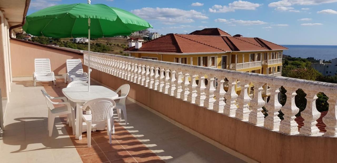 Byala Palace Apartments Экстерьер фото