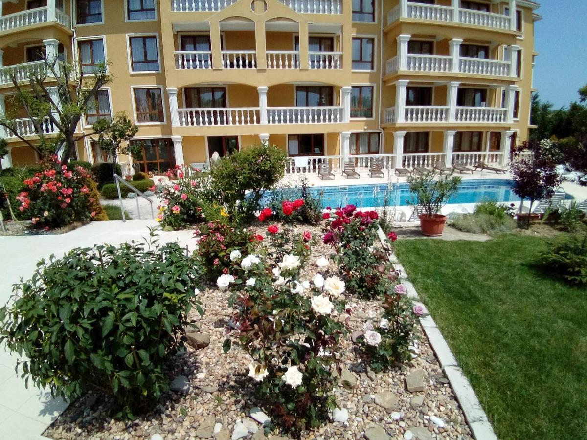 Byala Palace Apartments Экстерьер фото